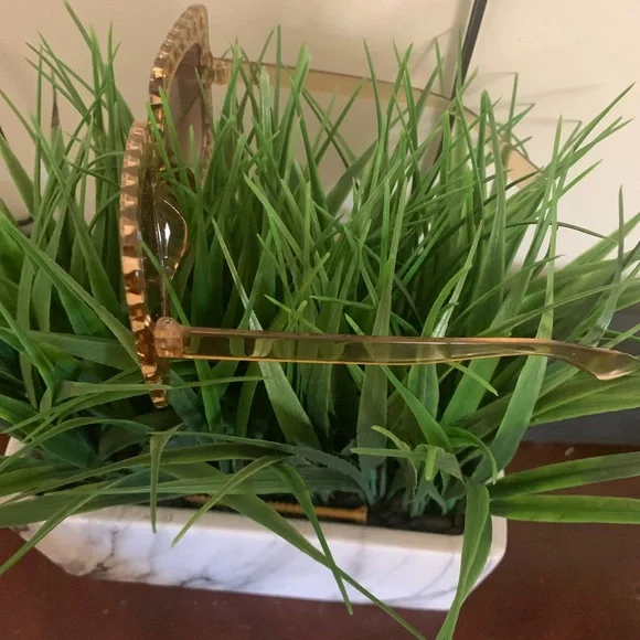 TYUVIVO Gold Crystal Embellished Glasses - Picture 5 of 7